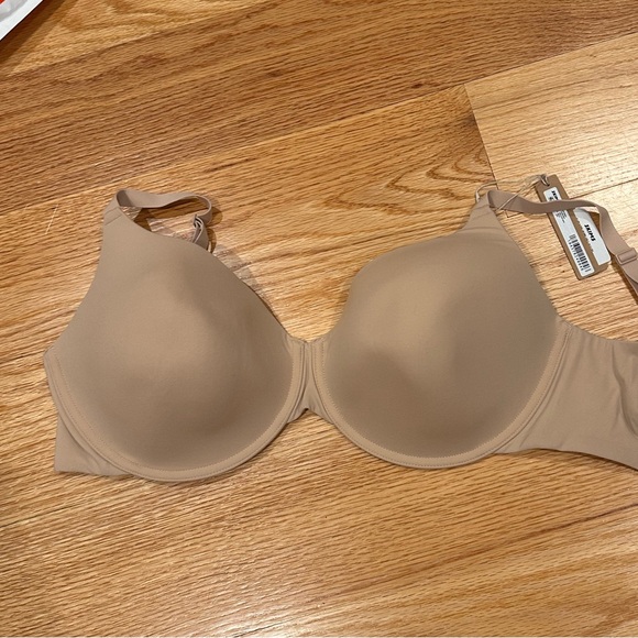 SKIMS Fits Everyone T-Shirt Nude Bra - Picture 3 of 6